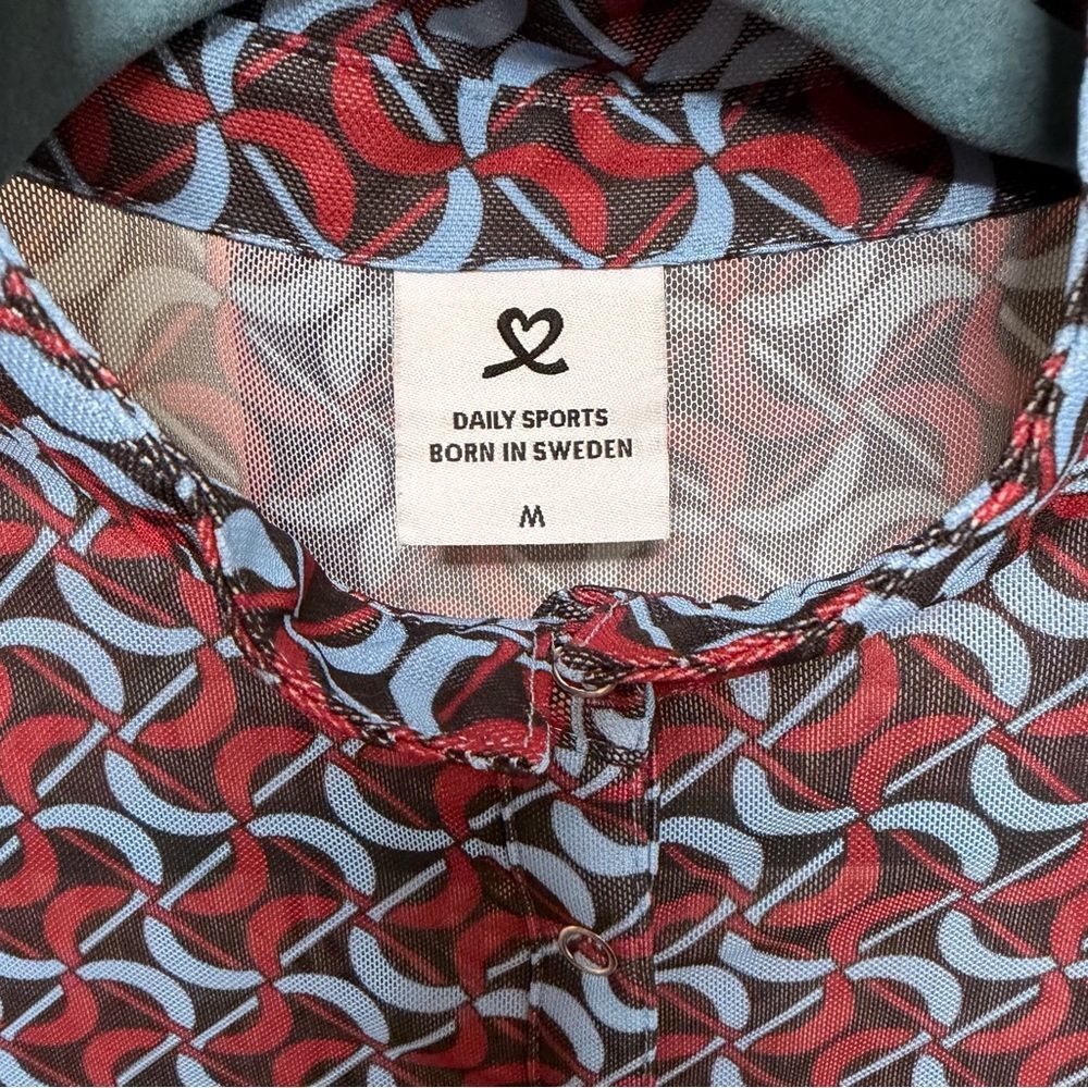 Daily Sports Born in Sweden Quarter Zip Golf Top Red Geometric Print Size M - Picture 4 of 6